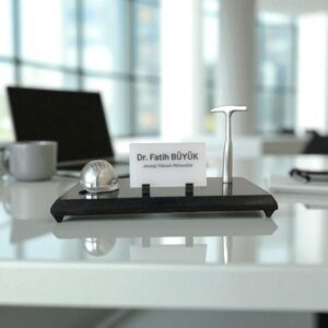 Jeoloji Mühendislerine Özel 3D Baskı Masaüstü İsimlik – Granit Taban, Mini Çekiç & Kask
